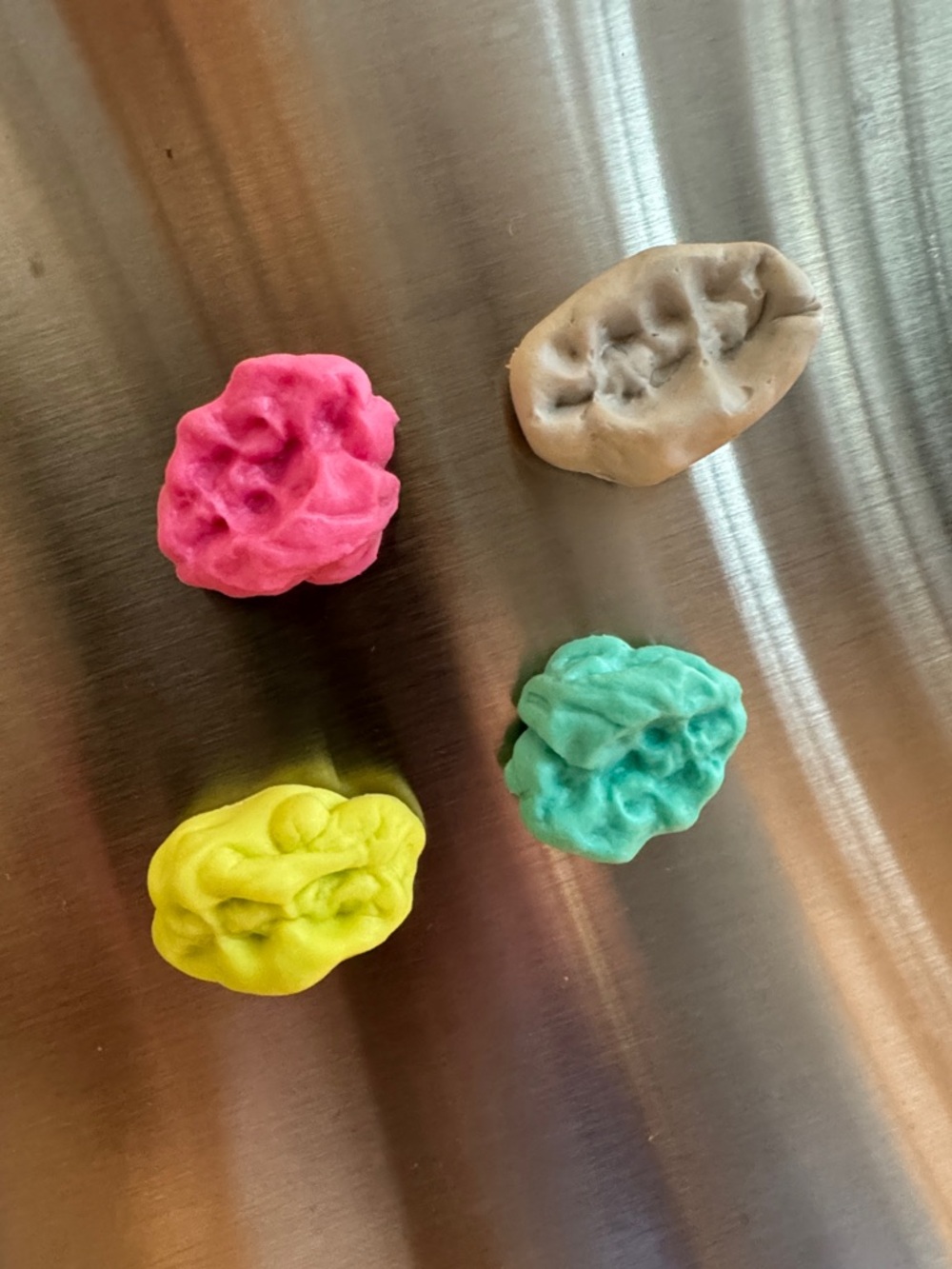 Chewing gum magnets  - Pink, Yellow, Teal, Beige